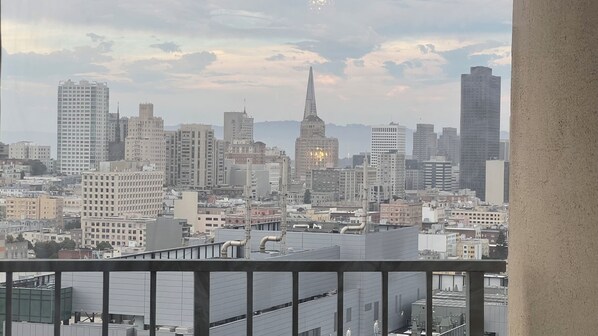 Property grounds - Incredible SF skyline view hotel liked condo with amenities of a home (San Francisco)
