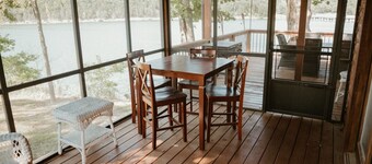 Firefly Cottage - Escape to Serenity: 2-Bedroom Lake-View Retreat