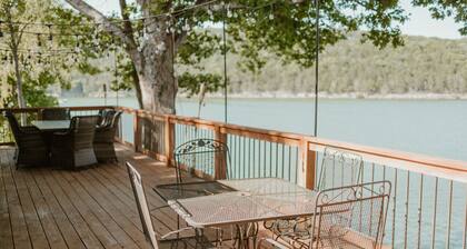 Firefly Cottage - Escape to Serenity: 2-Bedroom Lake-View Retreat