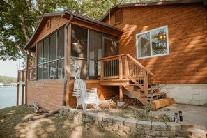 Exterior - Firefly Cottage - Escape to Serenity: 2-Bedroom Lake-View Retreat (Galena)