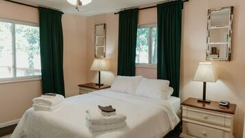 2 soverom, skrivebord, reiseseng for barn og wi-fi (inkludert)