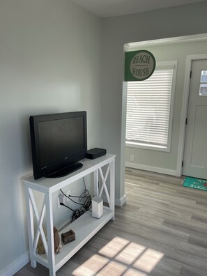 Interior - Ocean views from every window. 5min walk to the quiet end of the beach! (Hampton)