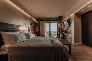 Executive Suite with Private Jacuzzi (no access to swimming pool) | Egyptian cotton sheets, premium bedding, down comforters - Onym Curated Villas (Naxos)
