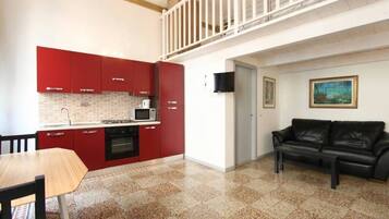 KĂŒhlschrank, Mikrowelle, Ofen, Herdplatte