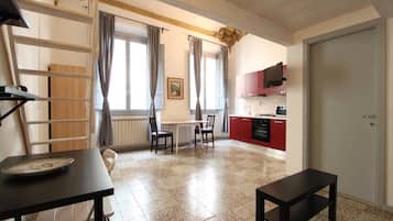 KĂŒhlschrank, Mikrowelle, Ofen, Herdplatte