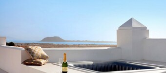 Vakantiehuis 'Luxury Ocean View' met zeezicht en gedeeld zwembad