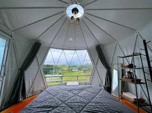 高级帐篷房, 1 张双人床, 山景 | 办公桌、免费 WiFi