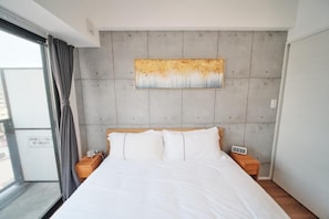 Desk, blackout curtains, soundproofing, free WiFi - Yoshitsuki Hotel (Tokyo)