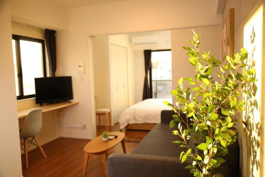 Skrivebord, blendingsgardiner, lydisolert og wi-fi (inkludert)