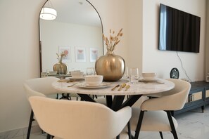 Design Apartment | Dining room - Yogi - Lake-Side Fancy Apartment Near Dubai Mall (Dubai)