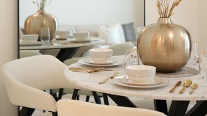 Design Apartment | Dining room - Yogi - Lake-Side Fancy Apartment Near Dubai Mall (Dubai)