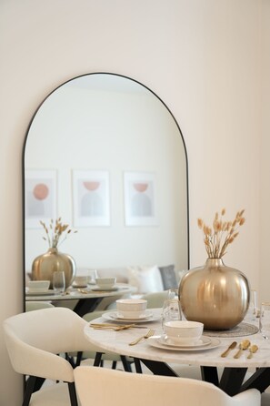 Design Apartment | Dining room - Yogi - Lake-Side Fancy Apartment Near Dubai Mall (Dubai)