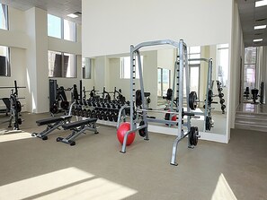Gym - Yogi - Lake-Side Fancy Apartment Near Dubai Mall (Dubai)