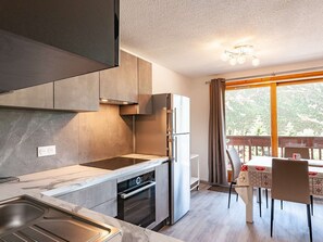 Mikrowelle, Ofen, Herdplatte, Geschirrspüler