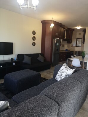 Family Apartment | Private kitchen - 2B Club Mykonos (eMdloti)