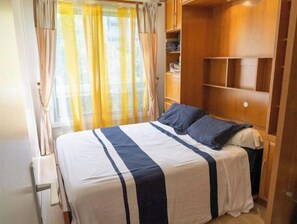 3 bedrooms, iron/ironing board, free WiFi, bed sheets
