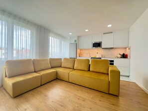 Living area - Vibrant Porto Apartments-Campo 24 (Porto)
