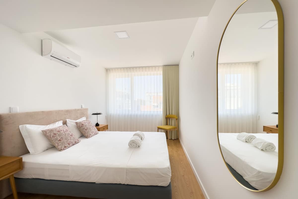 Apartament | 3 dormitoris, habitacions insonoritzades i planxa i posts de planxar