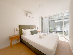 Soundproofing, iron/ironing board, free WiFi - Vibrant Host-Campo 24  (Porto)