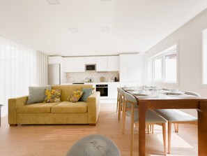 In-room dining - Vibrant Porto Apartments-Campo 24 (Porto)