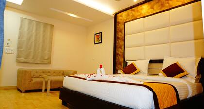 Hotel Golden Laurel Inn