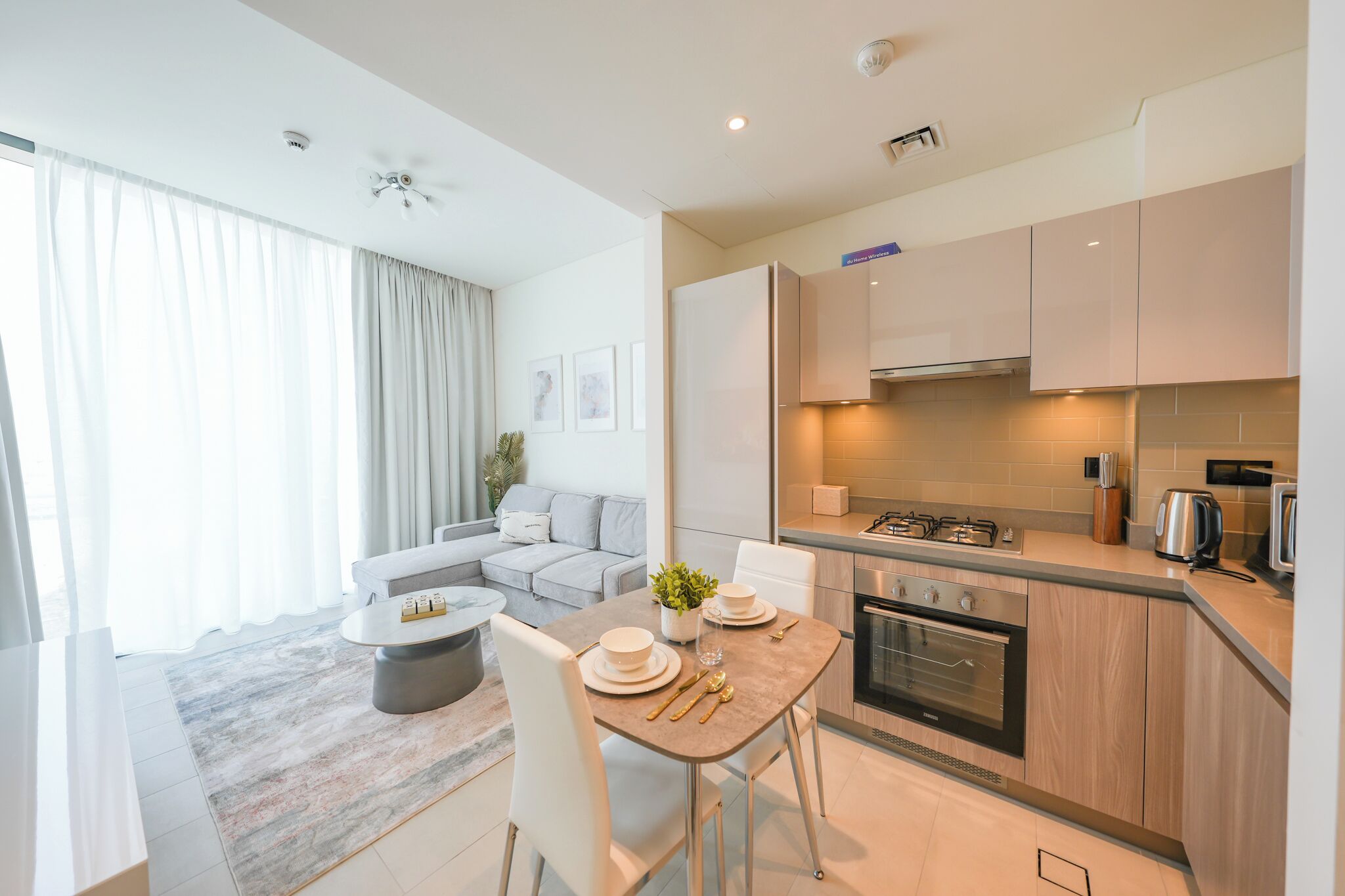 คลาสสิกอพาร์ทเมนท์ | บริเวณนั่งเล่น | สมาร์ททีวี