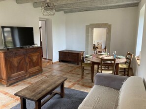 Smart TV, books, stereo - Gîte de Charme (Vouneuil-sur-Vienne)