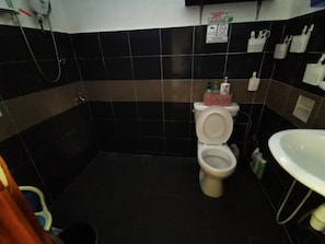 Bathroom - Douhouz Gurney (George Town)