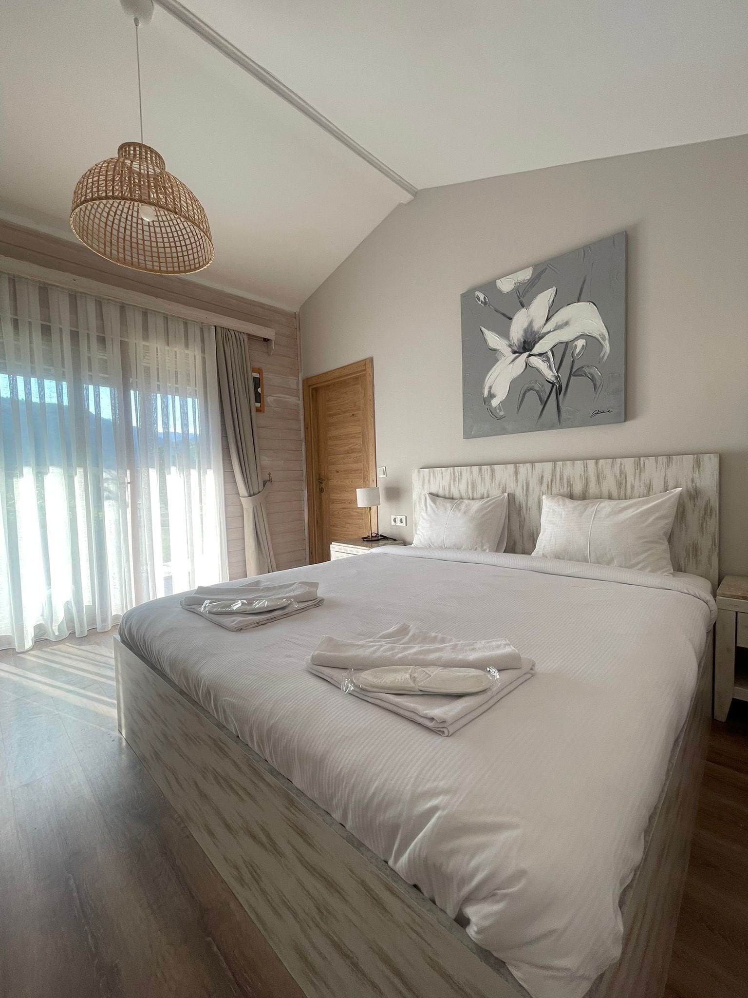 Deluxe Bungalow, 2 Bedrooms, Mountain View | Egyptian cotton sheets, premium bedding, Select Comfort beds