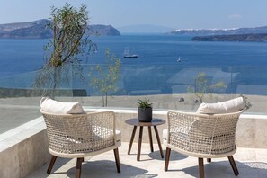 Three Bedroom Villa with Private Cave Pool & Caldera View | Balcony view