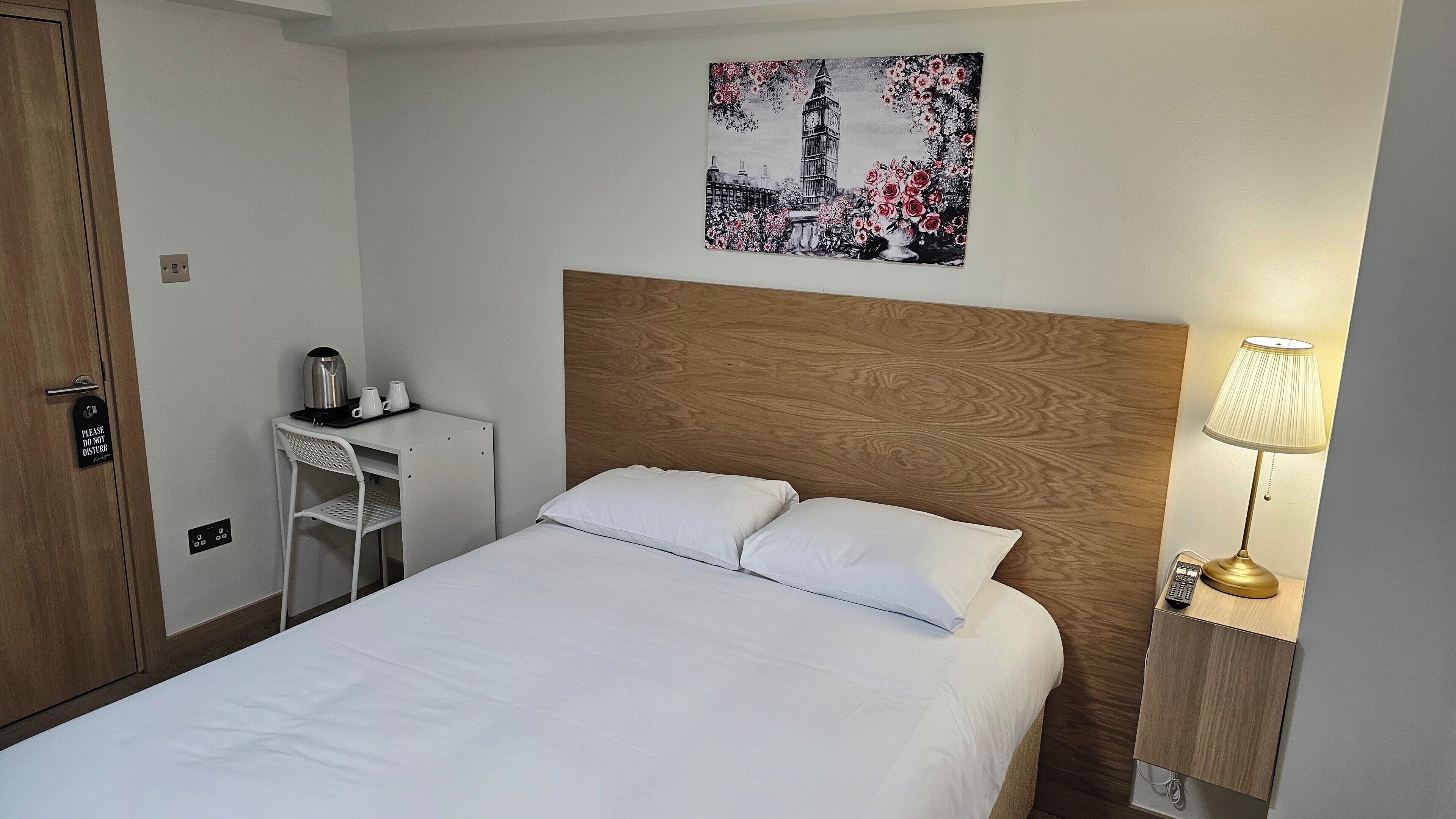 Double Room | Hypo-allergenic bedding, desk, iron/ironing board, free WiFi