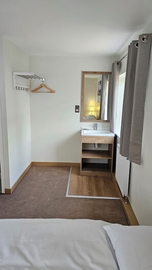 Hypo-allergenic bedding, desk, iron/ironing board, free WiFi - Homefield Lodge (London)