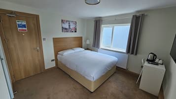 舒适双人房 | 防过敏的被褥、办公桌、熨斗/熨板、免费 WiFi