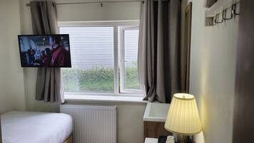 单人房 | 防过敏的被褥、办公桌、熨斗/熨板、免费 WiFi