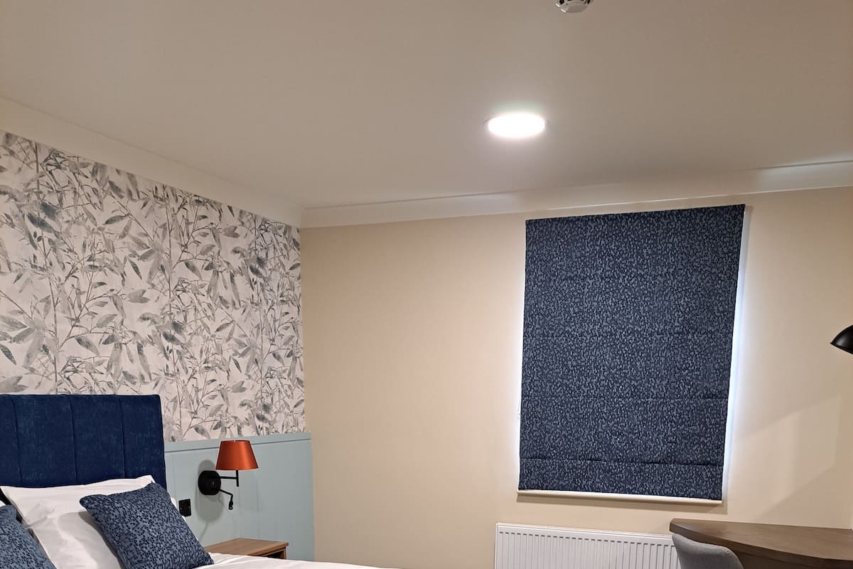 Classic dubbelrum | Skrivbord, arbetsyta för laptop, gratis wi-fi och sängkläder