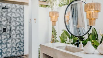 Villa | Bathroom | Shower, towels