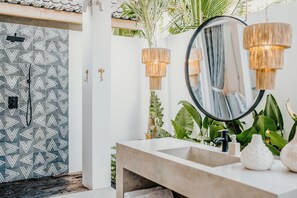 Villa | Baño | Ducha y toallas