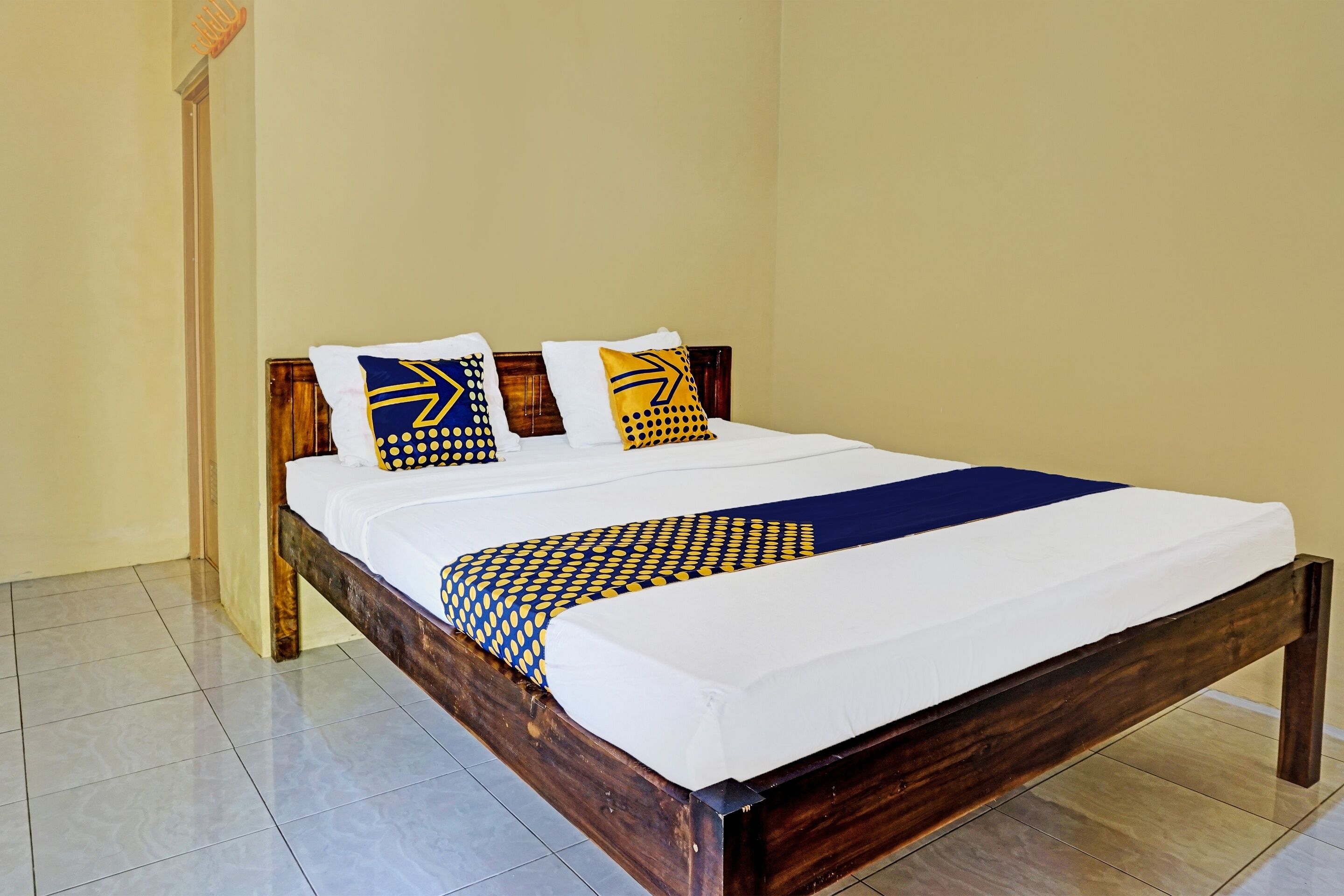 Double Room | Laptop workspace, free WiFi, bed sheets