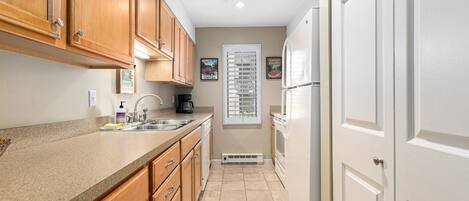 冰箱、微波炉、烤箱、炉灶