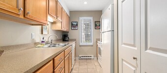 ⛳ Fairway View Condo – Golf Resort Stay | Near GLEF • Netflix • TC Dining & Trails ➠ 5518