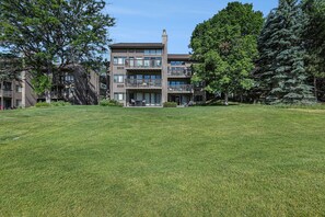 Exterior - ⛳ Fairway View Condo – Golf Resort Stay | Near GLEF • Netflix • TC Dining & Trails ➠ 5518 (Williamsburg)