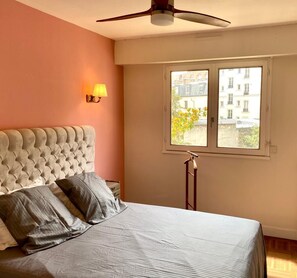 2 bedrooms, iron/ironing board, free WiFi, bed sheets - Centre Paris, Grand Appartement Calme et Lumineux (Paris)