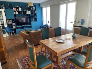 Dining - Centre Paris, Grand Appartement Calme et Lumineux (Paris)