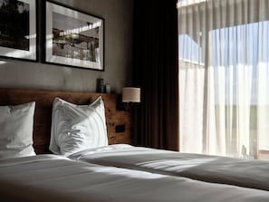 Quarto luxo, 2 camas de solteiro | Quartos à prova de som, Wi-Fi de cortesia, roupa de cama