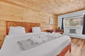 1 bedroom, WiFi, bed sheets - Cozy Poconos Retreat | Firepits | Pet Friendly (Pocono Mountains)