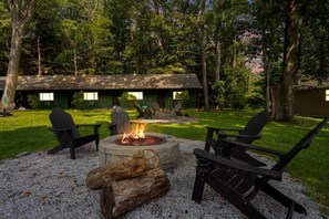 Property grounds - Cozy Poconos Retreat | Firepits | Pet Friendly (Pocono Mountains)