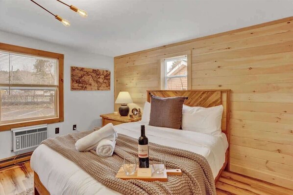 1 bedroom, WiFi, bed sheets - Elements Modern Cottage | Firepits | Pickleball (Barrett Township)