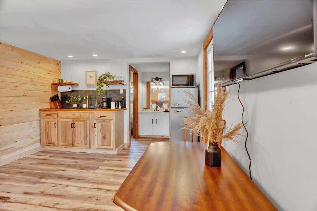 冷蔵庫、電子レンジ、コンロ、コーヒー / ティーメーカー