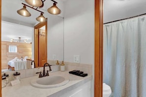 Badewanne, Haartrockner, Shampoo