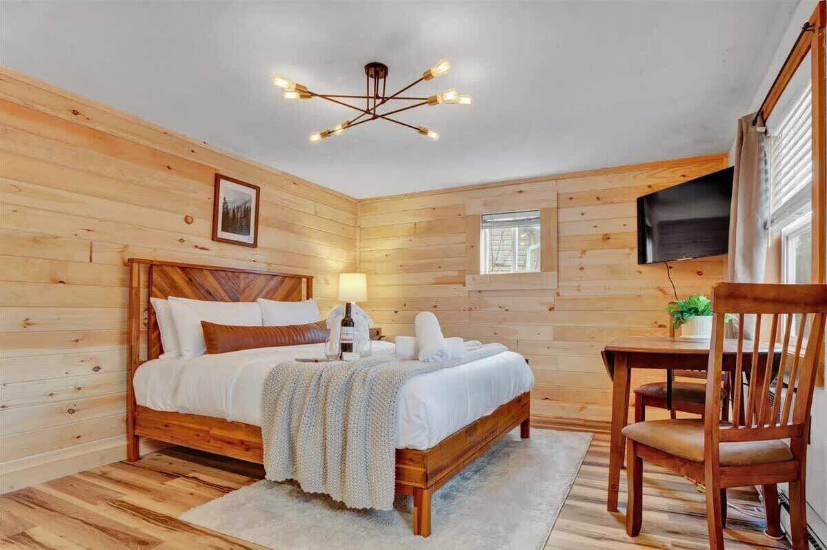 Elements Pocono Cabin | Pickleball | Firepits - Pennsylvania
